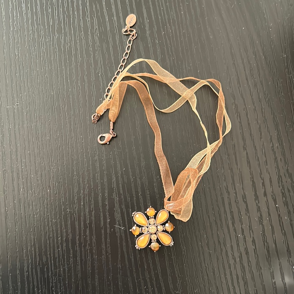 Vintage flower pendant necklace